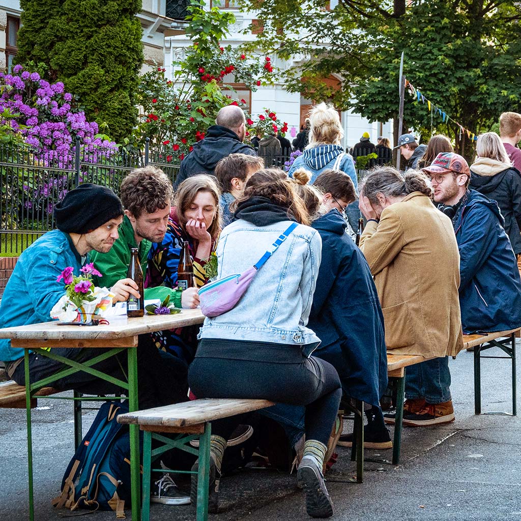 Bierbänke rausstellen